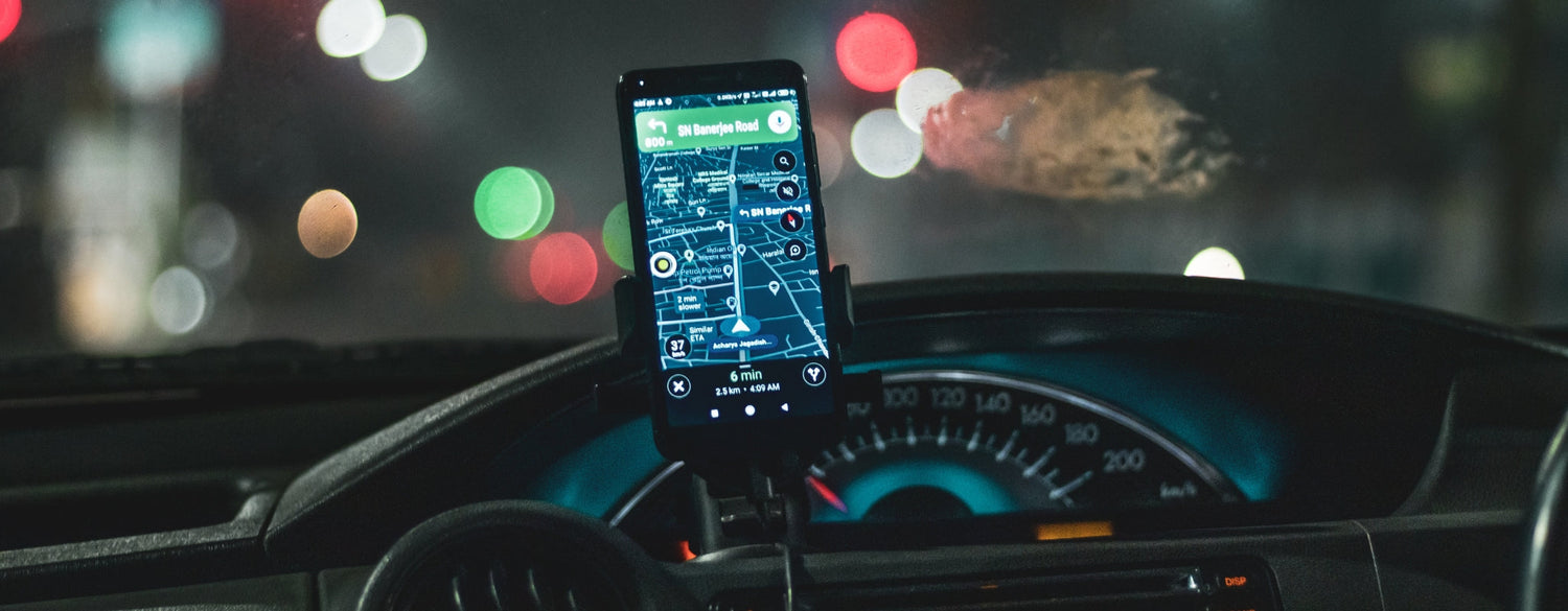 Est-il préférable de placer un support téléphone sur le tableau de bord ou le pare-brise ?